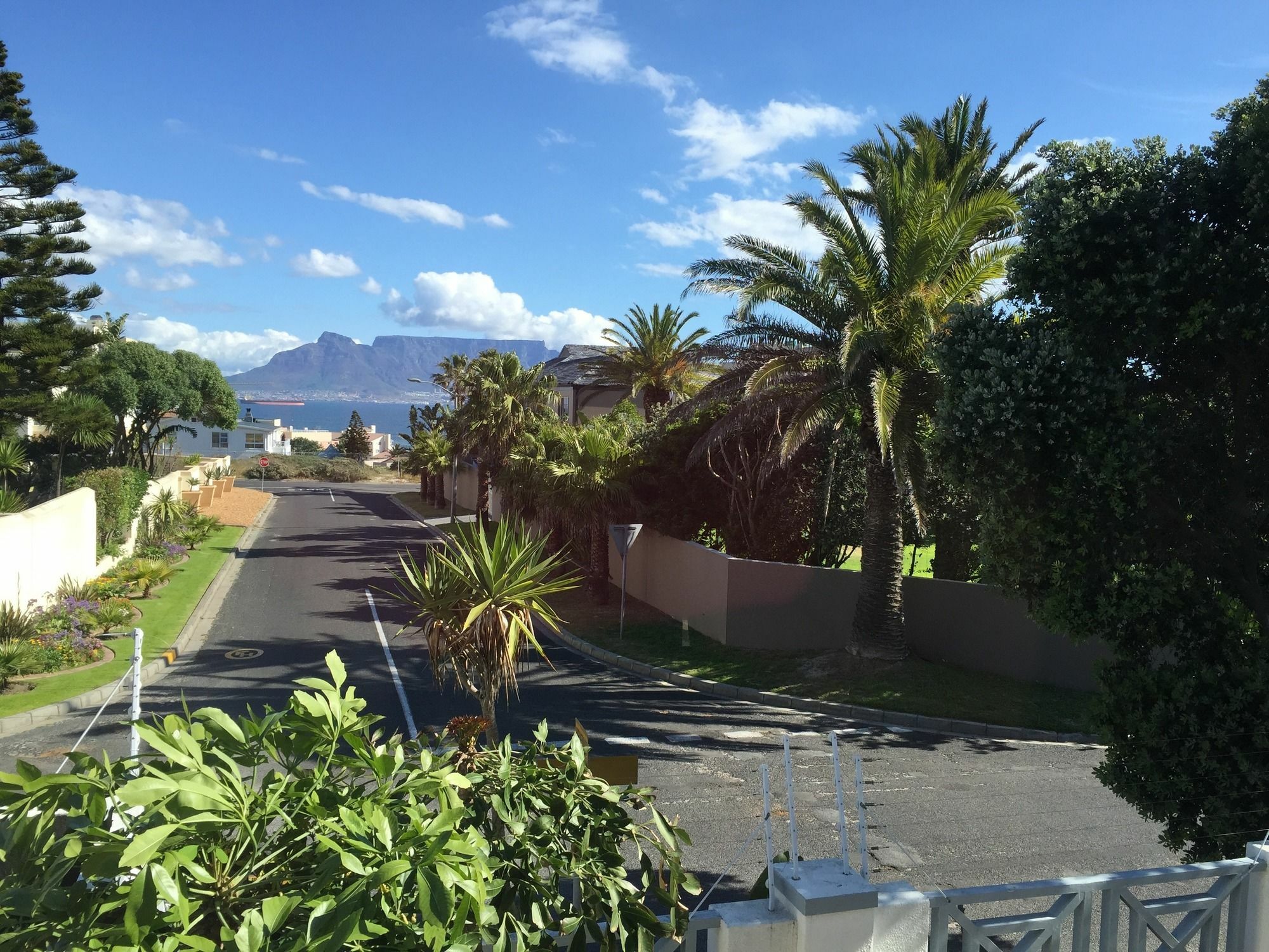 5 Options Guest House Bloubergstrand Exteriér fotografie